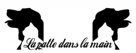 La patte dans la main